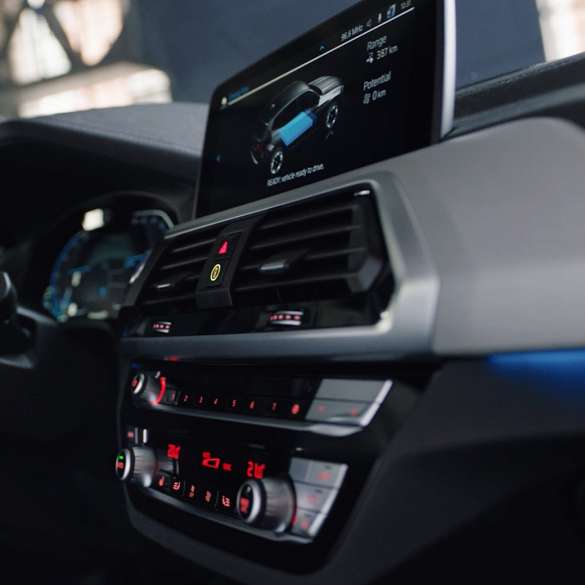 BMW iX3 G08 실내 디자인 동영상 BMW iX3 G08 2020 미네랄 화이트 메탈릭 실내 디자인 동영상