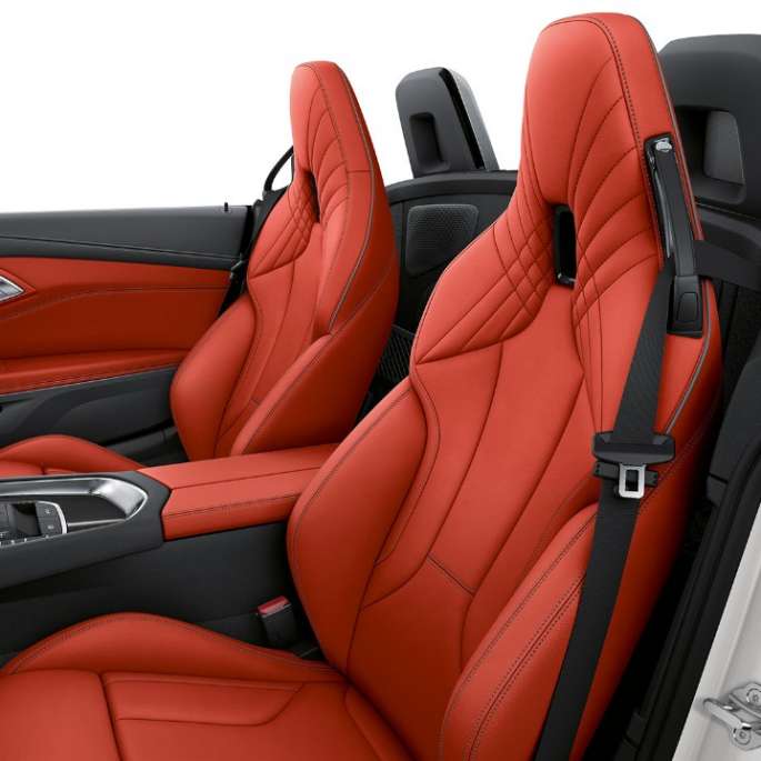 BMW Z4 로드스터 스포츠 라인의 앞좌석 BMW Z4 로드스터 스포츠 라인