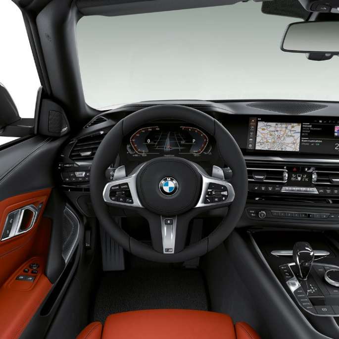 BMW Z4 로드스터 스포츠 라인의 스티어링 휠 및 운전석 BMW Z4 로드스터 스포츠 라인