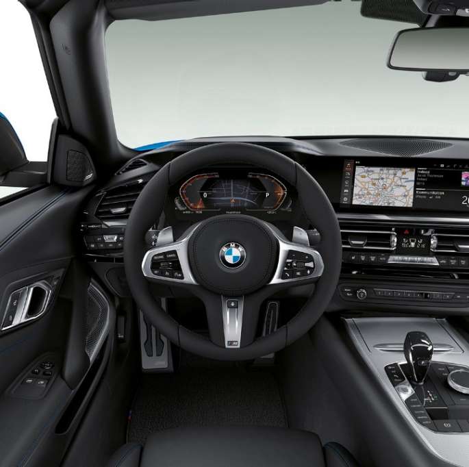 BMW Z4 로드스터 M 스포츠 라인의 스티어링 휠 및 운전석 BMW Z4 로드스터 M 스포츠 라인
