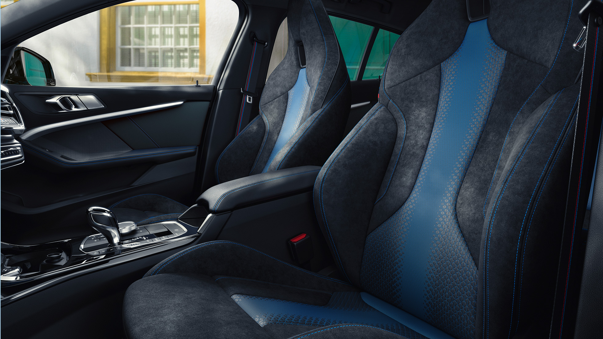M Sport seats F40. Ergonomically shaped M Sport seats in the BMW 1 Series with contrast stitching and integrated headrest F40.