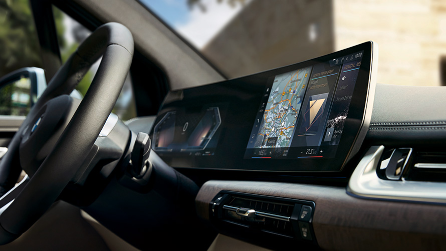 BMW 2 시리즈 액티브 투어러 U06 2021 BMW iDrive BMW 2 시리즈 액티브 투어러 U06 2021 BMW iDrive BMW 운영 체제 8 클로즈업 BMW 커브드 디스플레이