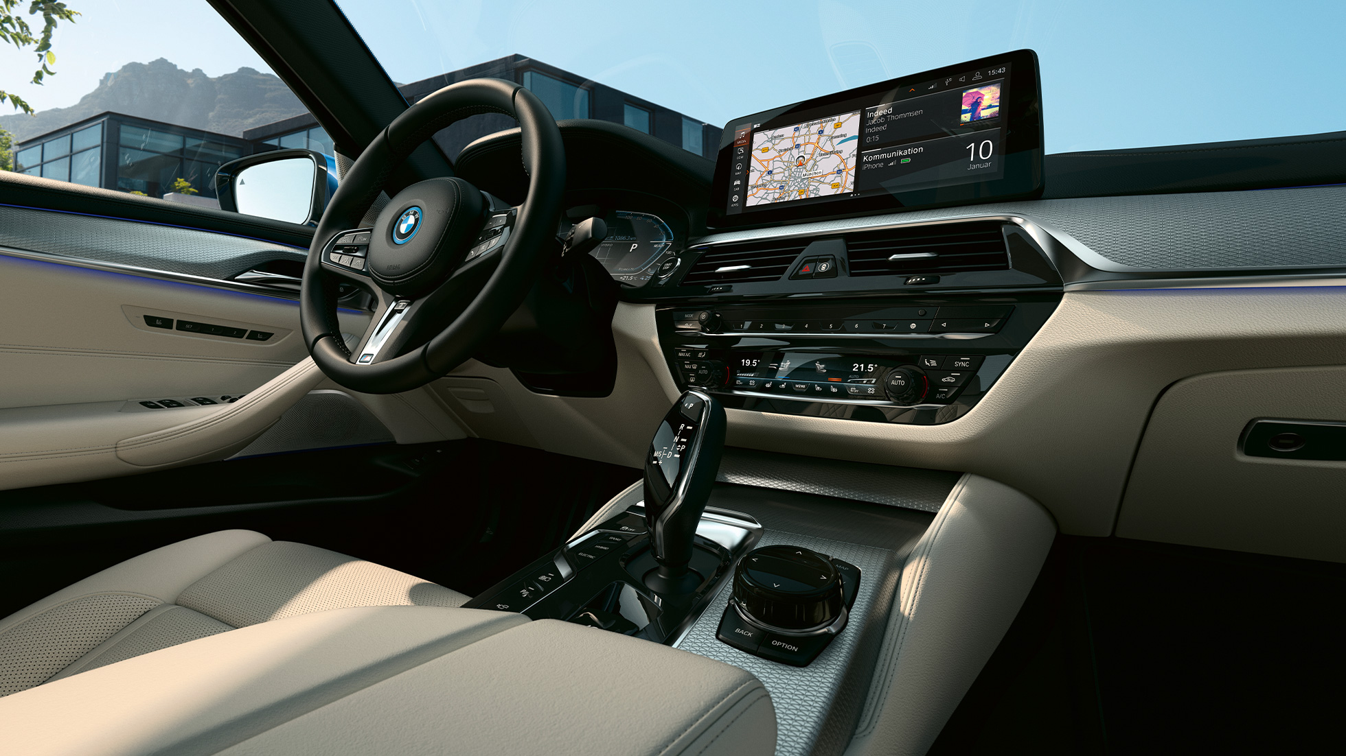Interior BMW 5 Series Sedan G30 플러그인 하이브리드 Control display & Sport leather steering wheel BMW 5 Series Sedan G30 Facelift 2020 interior 플러그인 하이브리드