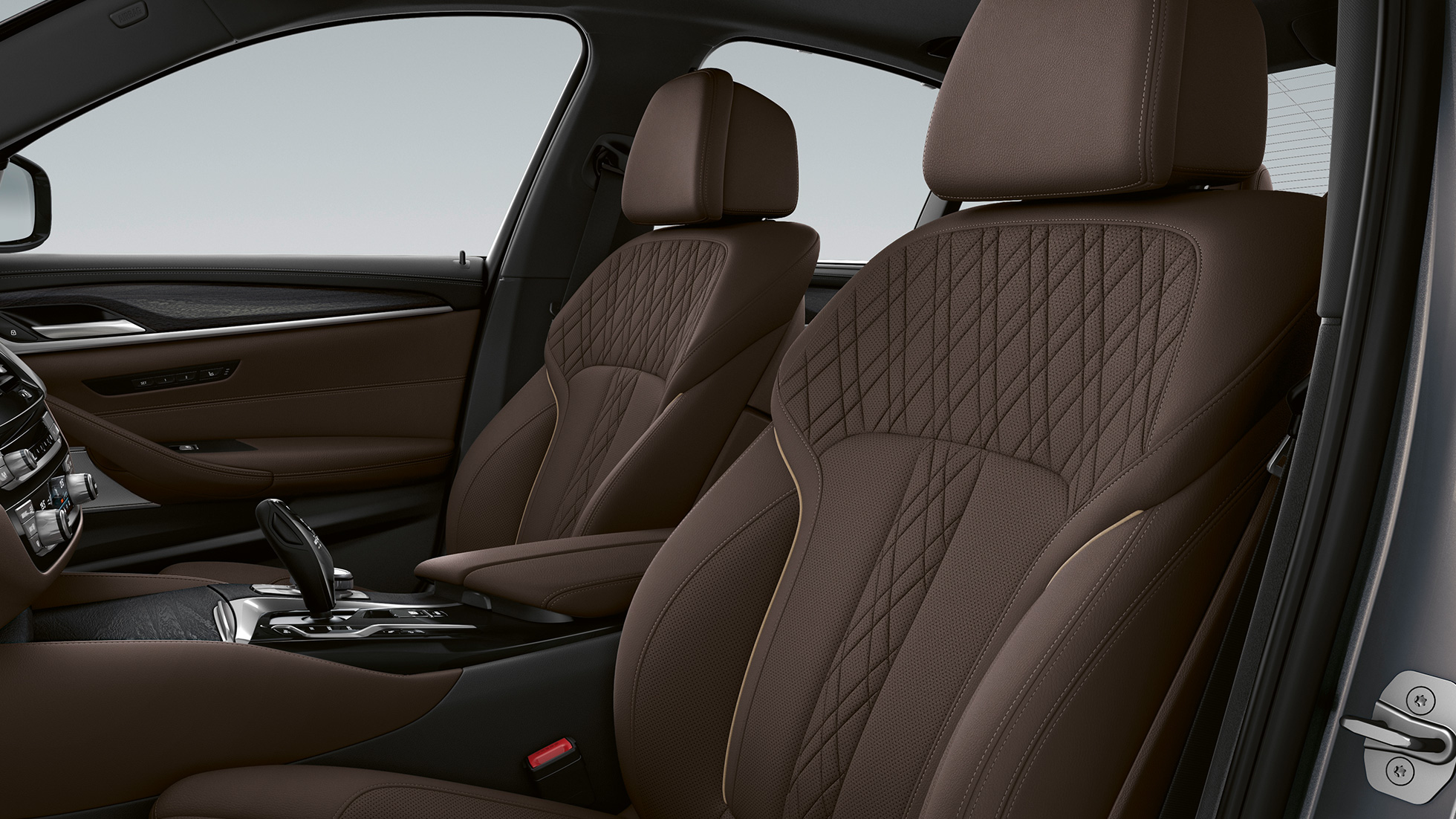 Upholstery BMW 5 Series Sedan G30 Luxury Line 플러그인 하이브리드 Upholstery in Exclusive leather 'Nappa' Mokka exclusive stitching with piping in contrast BMW 5 Series Sedan 520d xDrive G30 2020 Luxury Line interior 플러그인 하이브리드