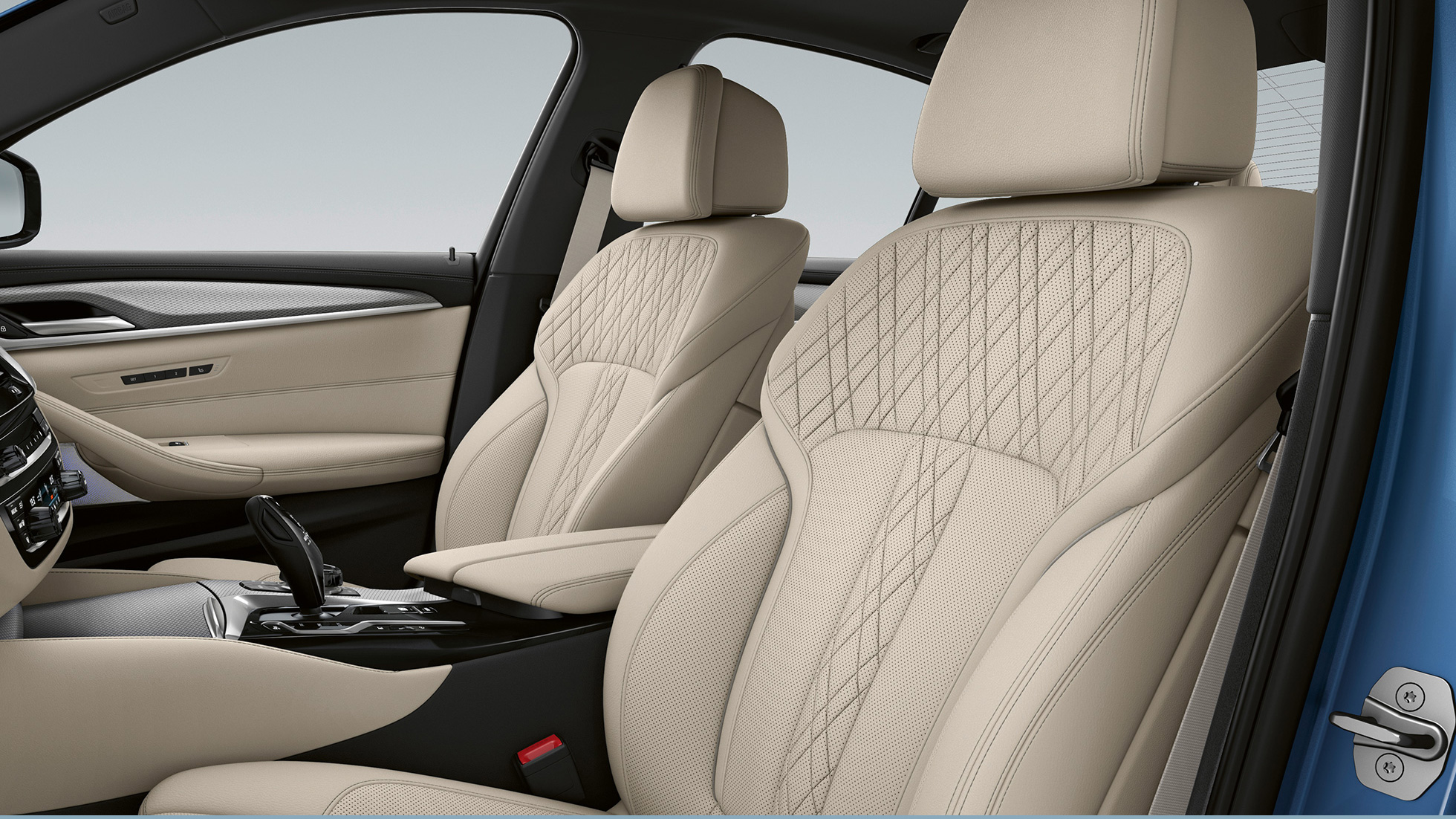 Upholstery BMW 5 Series Sedan G30 Plug-in-Hybrid M Sport package 플러그인 하이브리드 Upholstery in Leather 'Dakota' Black with contrast stitching Blue BMW 5 Series 520d xDrive G30 2020 M Sport package interior 플러그인 하이브리드