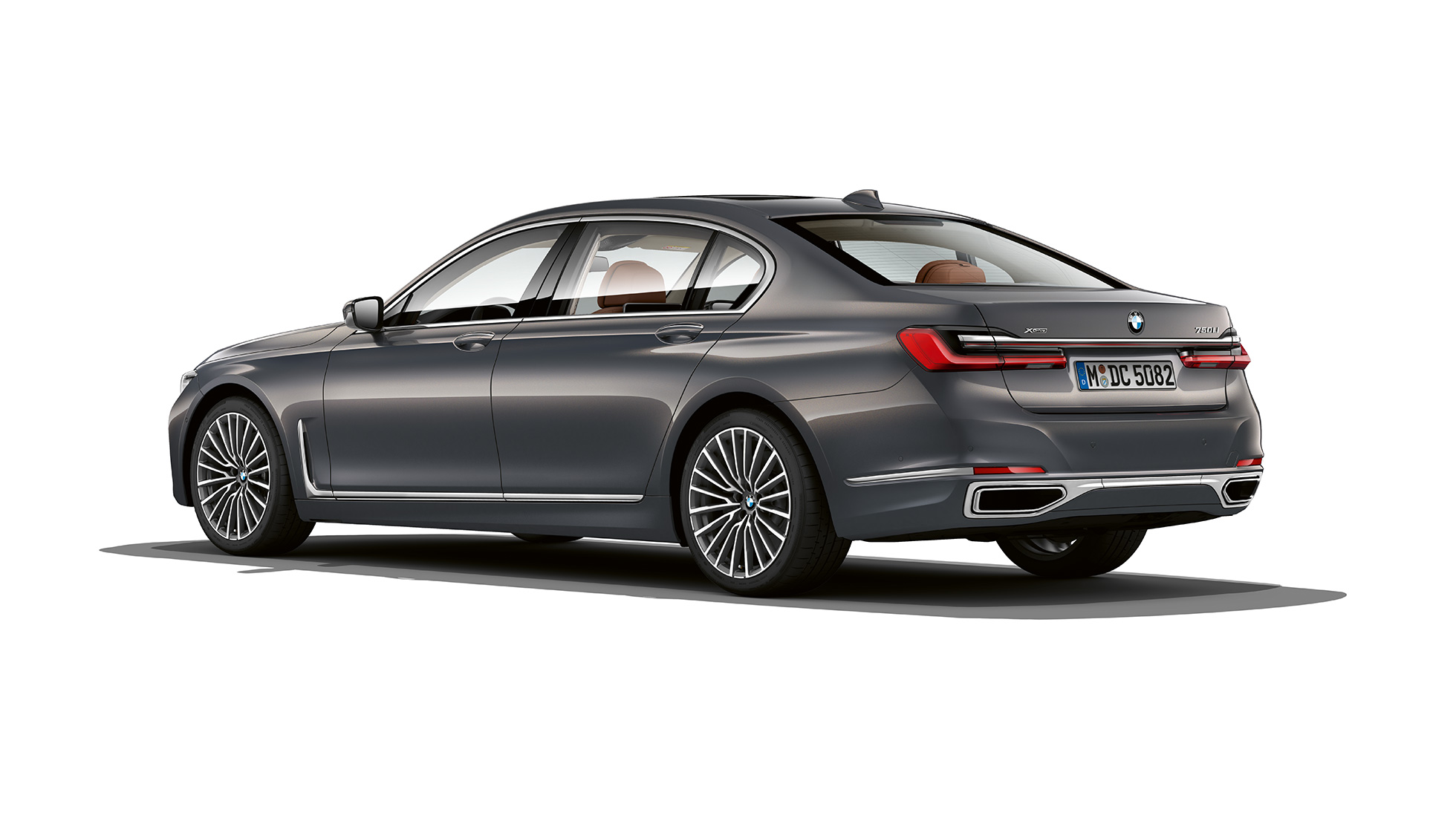 BMW 7 시리즈 세단과 퓨어 엑설런스 외관 디자인, 후측면 모습 BMW 7 시리즈 세단과 퓨어 엑설런스 외관 디자인의 후측면 모습