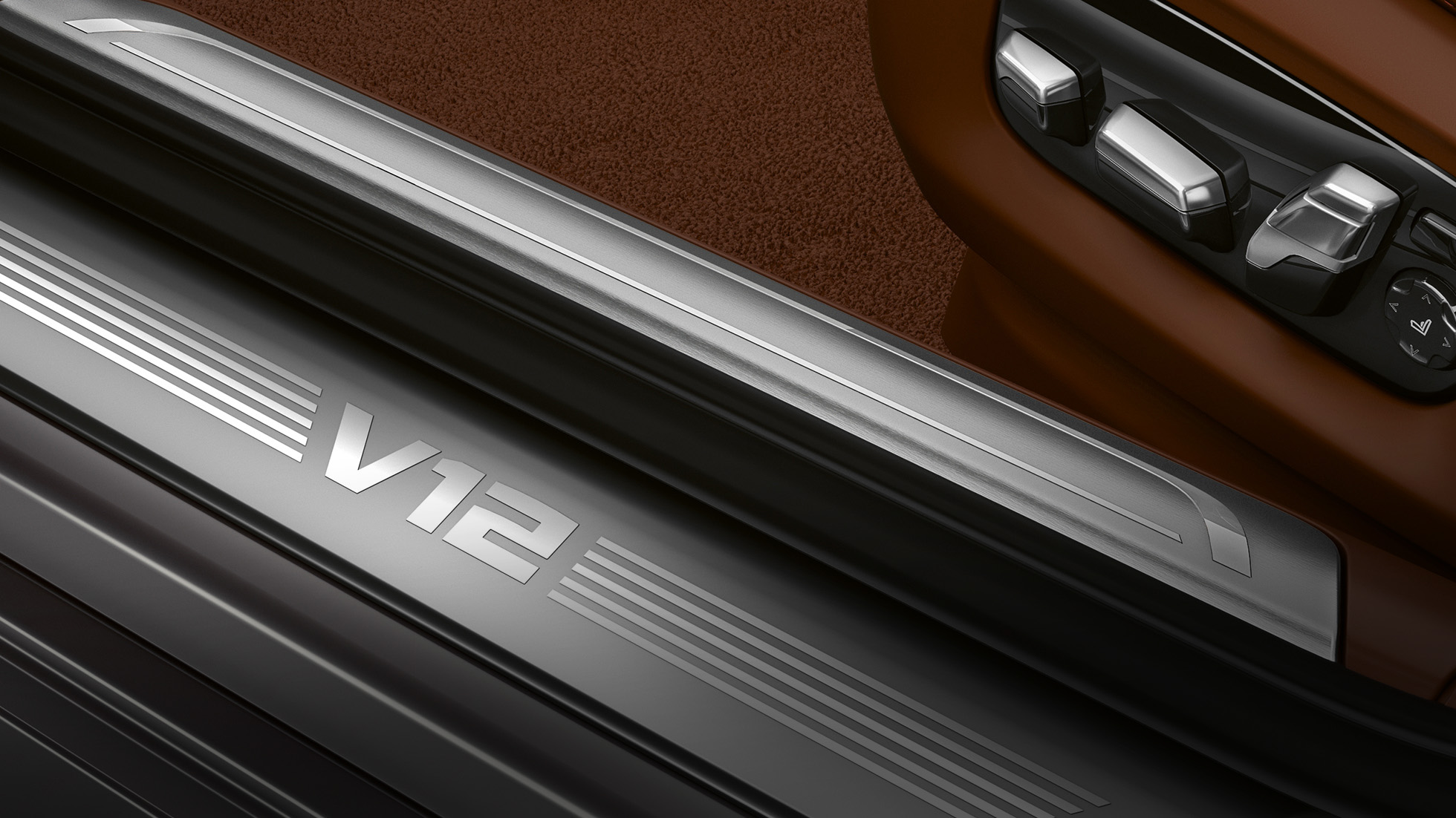 BMW V12 엔진 플러그인 하이브리드 G11 BMW M760Li xDrive: close-up of the V12 engine 플러그인 하이브리드 G11