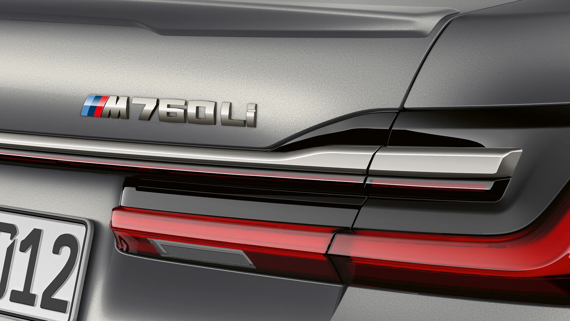 BMW 7 Series Sedan: close-up of BMW M760Li badge 플러그인 하이브리드 G11 BMW 7 Series Sedan: close-up of BMW M760Li badge on the rear 플러그인 하이브리드 G11