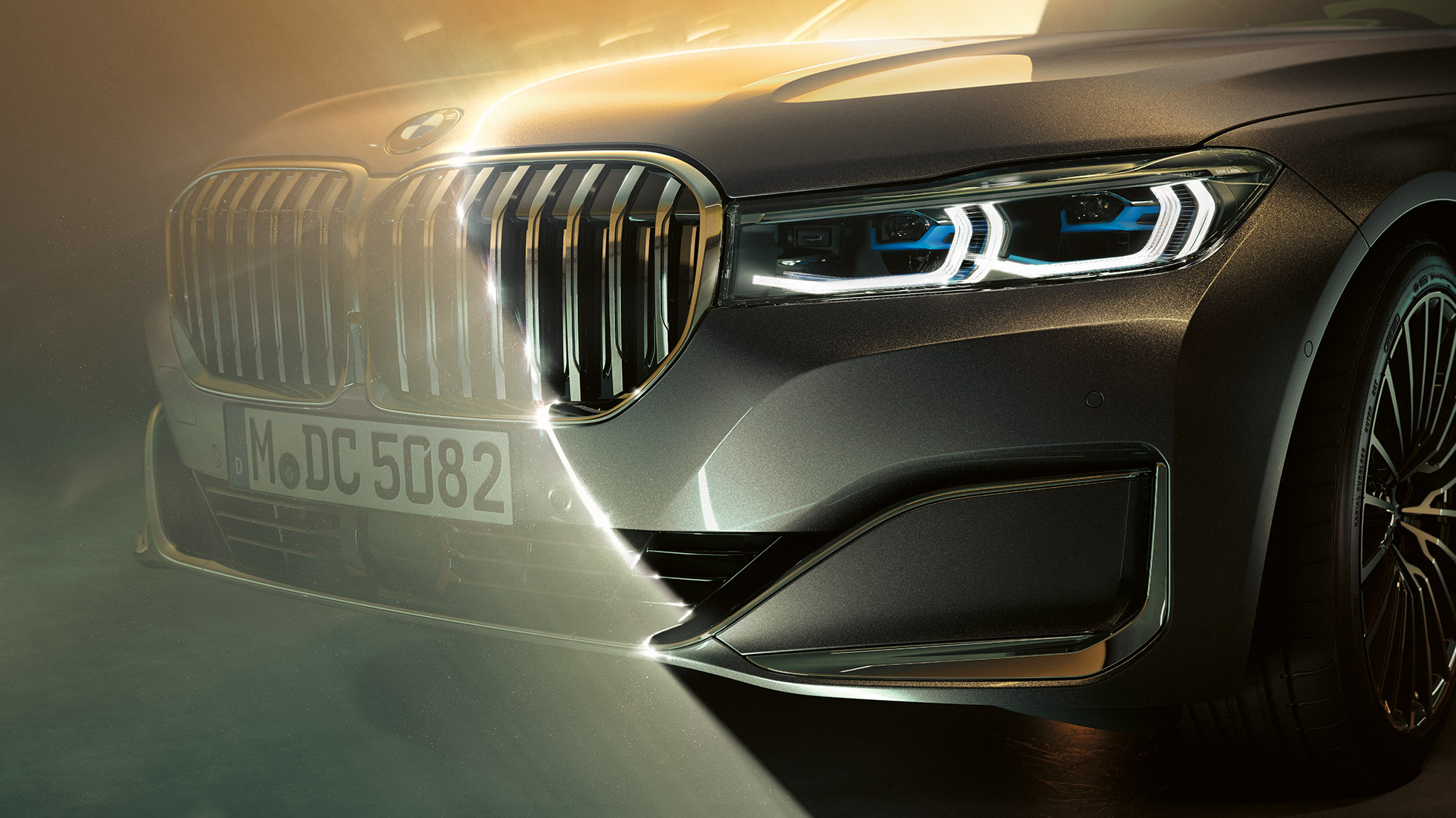 BMW 7 Series Sedan kidney grille and laserlight 플러그인 하이브리드 G11 BMW 7 Series Sedan: close-up of front with big kidney grille and laserlight 플러그인 하이브리드 G11