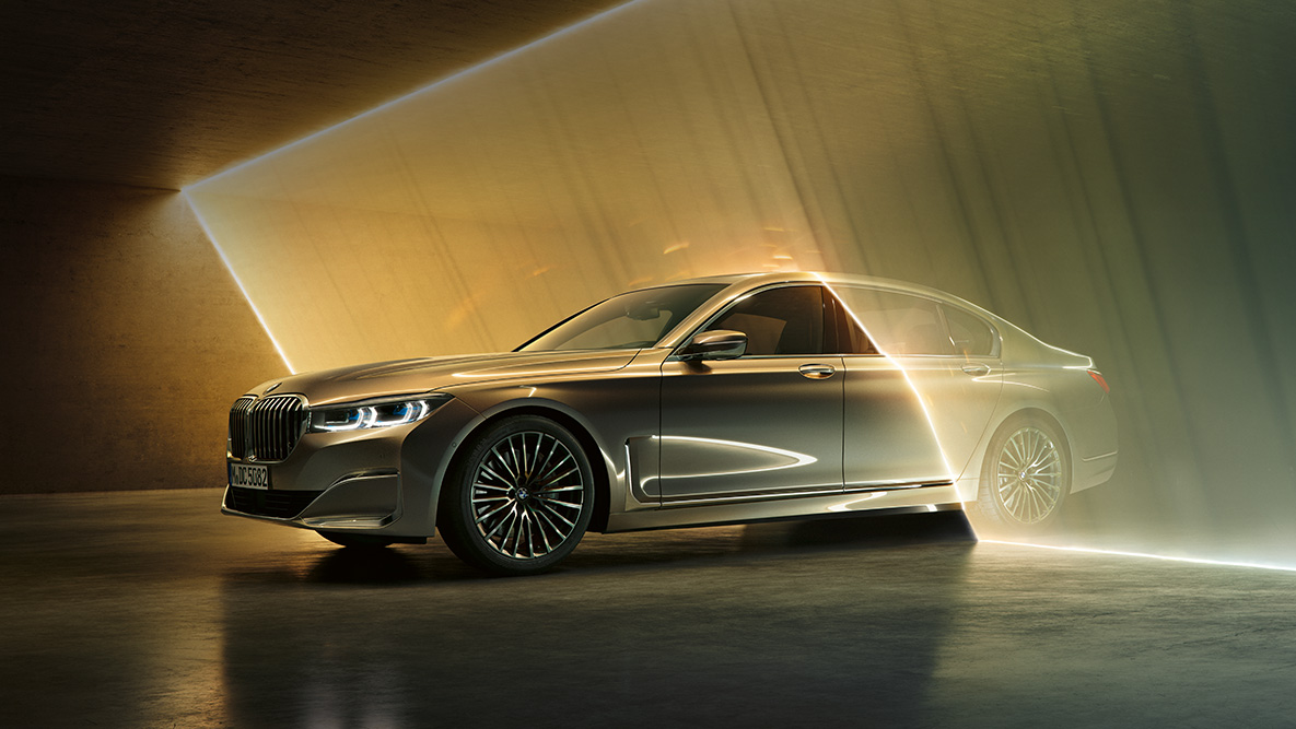 BMW 7 Series Sedan Light staging rear 플러그인 하이브리드 G11 BMW 7 Series Sedan: Light staging on the rear, close-up 플러그인 하이브리드 G11