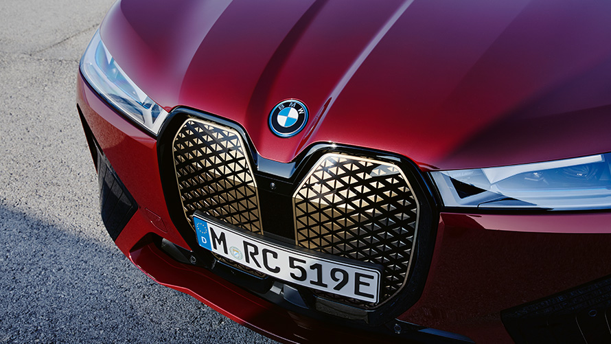 BMW iX i20 2021 electric SUV BMW iX xDrive50 Aventurin Red프론트 뷰 BMW 키드니 샤이 테크 전기차