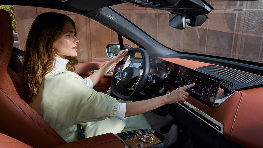 BMW iX i20 2021 electric SUV BMW iDrive interior Suite 콕핏 전기차