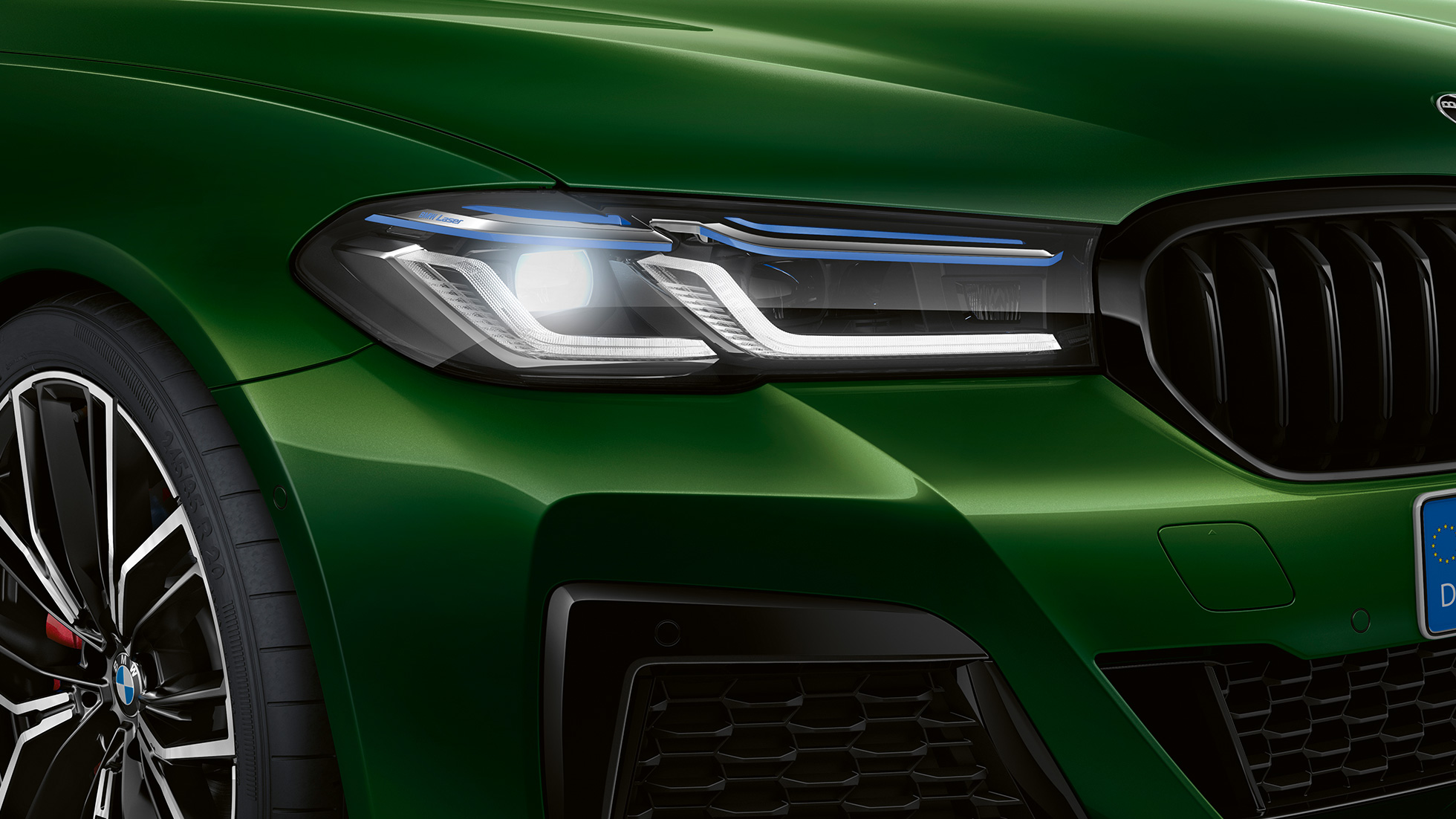 BMW Individual lights Shadow Line BMW M550i xDrive Sedan G30 LCI Facelift 2020 BMW Individual lights Shadow Line BMW M550i xDrive Sedan G30 LCI Facelift 2020 BMW Individual Verde Ermes metallic close-up front
