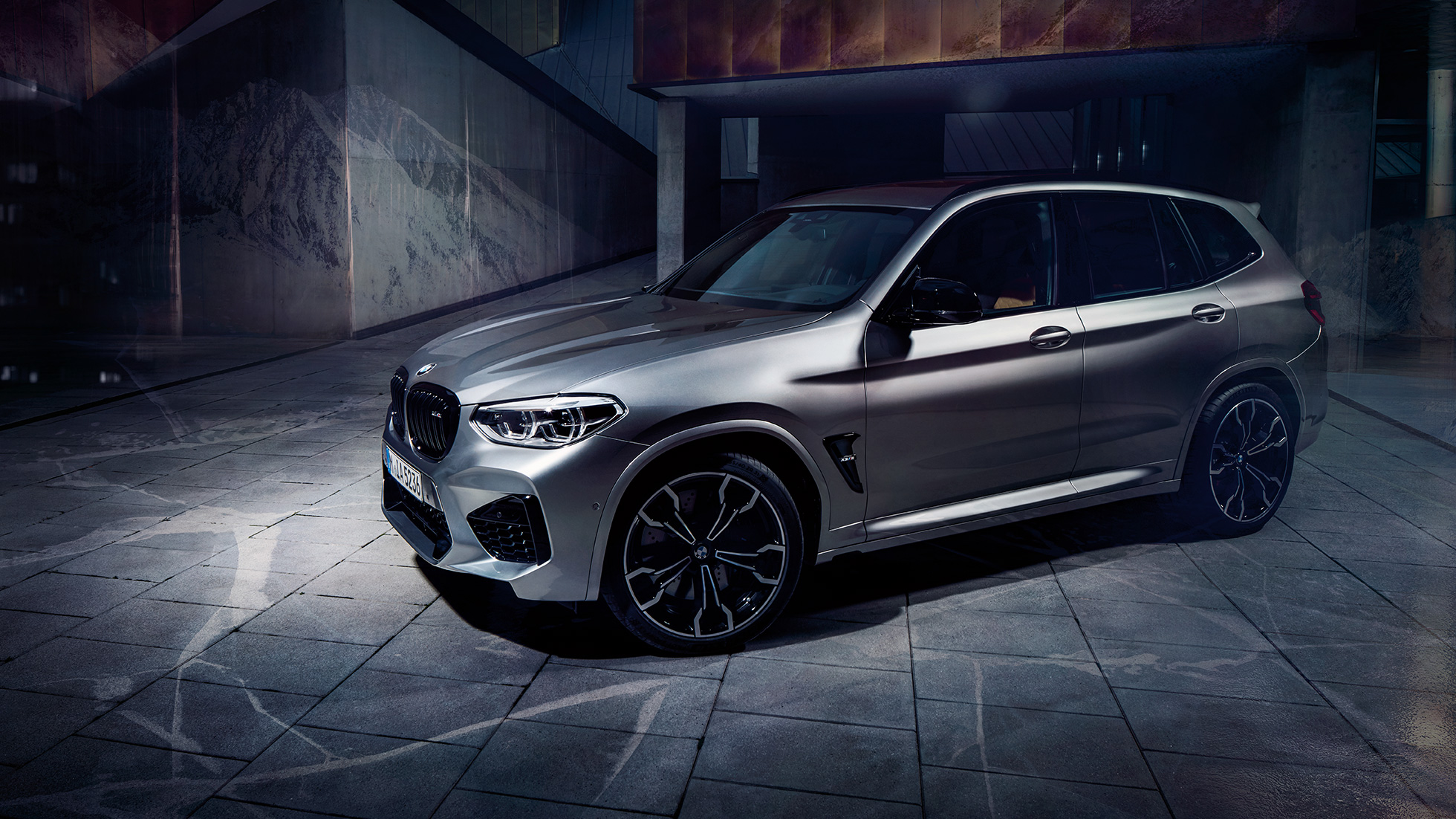 BMW X3 M SUV 컴페티션, 측면 뷰 F97. BMW X3 M SUV 컴페티션 도닝턴 그레이 메탈릭, 외관, 측면 뷰 F97.
