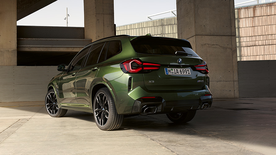 BMW X3 M40i G01 LCI 페이스리프트 2021 그린 메탈릭 3/4 후면도 정지