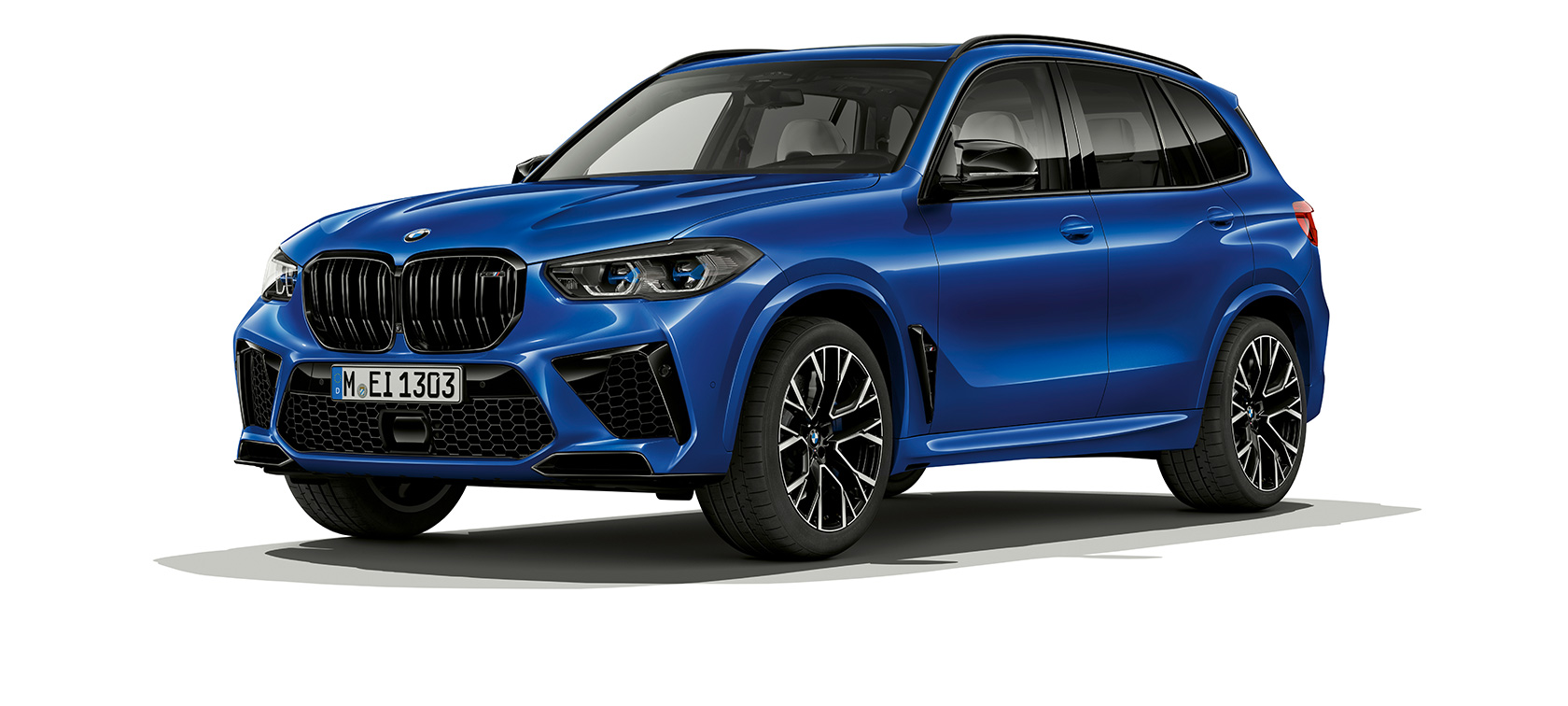 BMW X5 M Competition SUV F95 three-quarter side view BMW X5 M Competition SUV F95 2020 Marina Bay Blue metallic three-quarter side view
