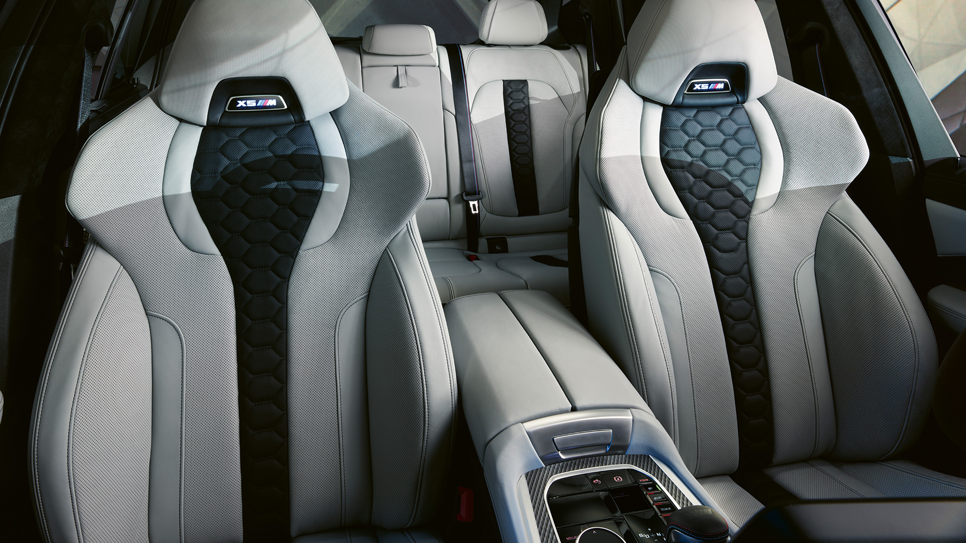M Multifunctional seats BMW X5 M Competition SUV F95 M Multifunctional seats with illuminated X5 M logo BMW X5 M Competition SUV F95 interior