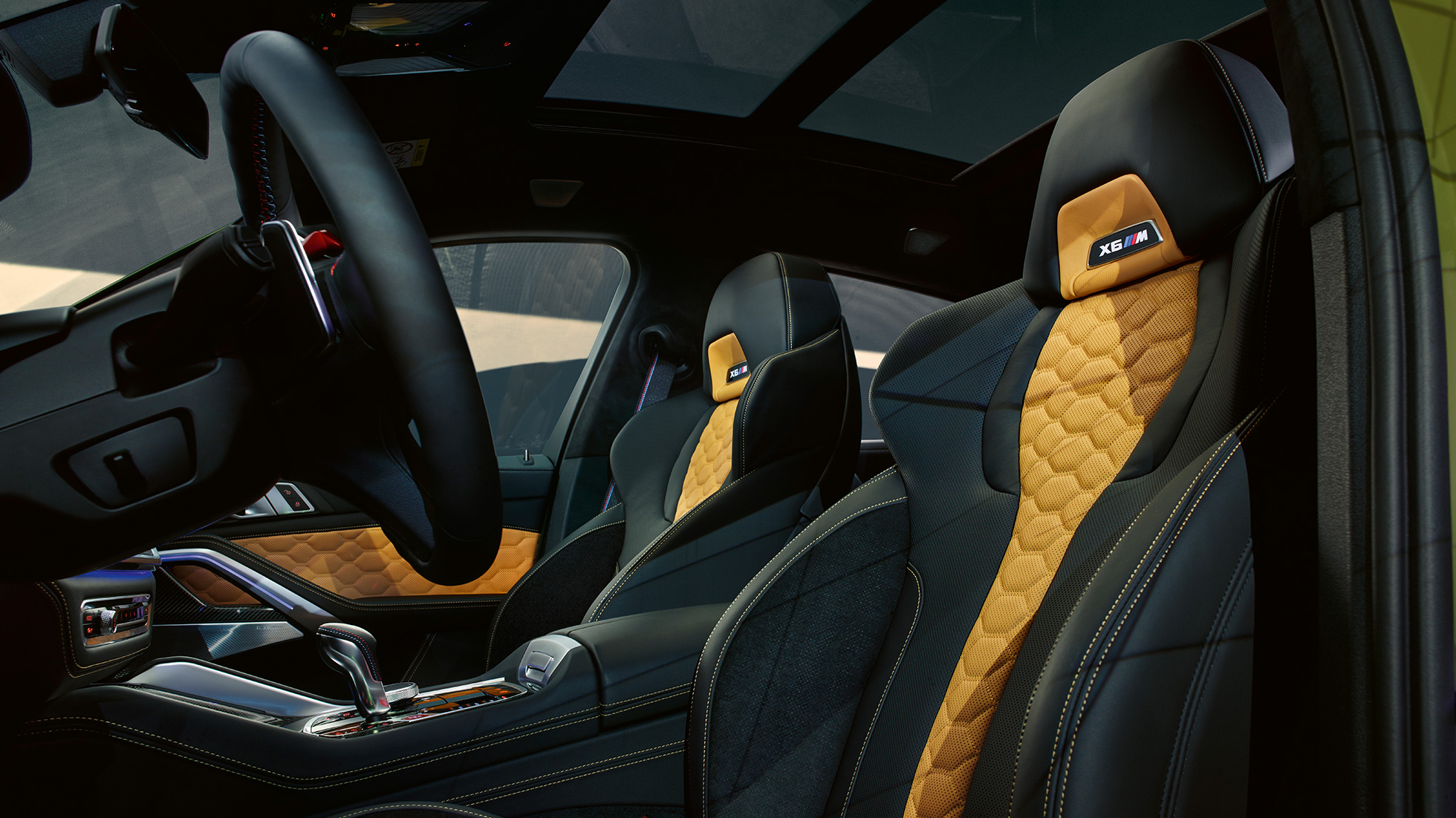 M Multifunctional seats BMW X6 M Competition SUV F96 M Multifunctional seats with illuminated X6 M logo BMW X6 M Competition SUV F96 interior