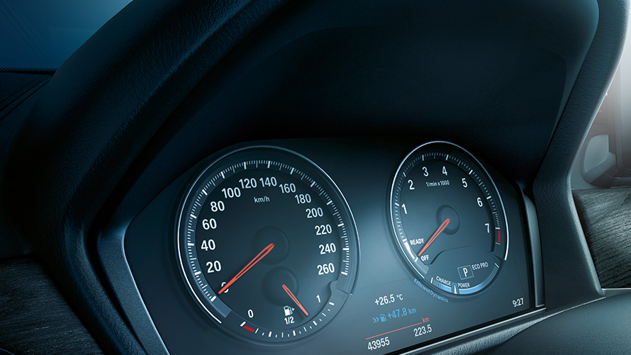 BMW X1 SUV F48, Instrument cluster with Black Panel technology. BMW X1 SUV F48 interior, view of the Instrument cluster with Black Panel technology.