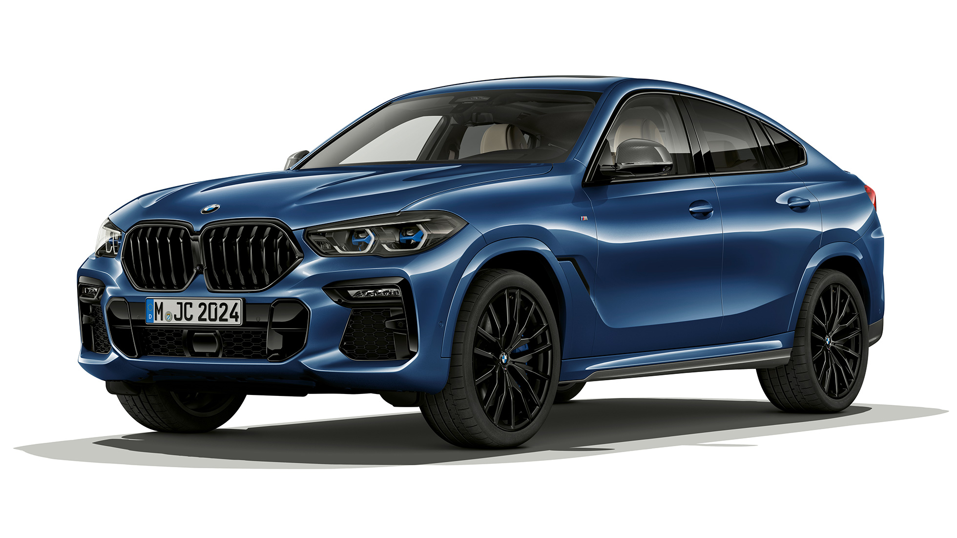 BMW X6 with M Sport package, exterior SUV G06. BMW X6 with M Sport package in three-quarter front perspective SUV G06.