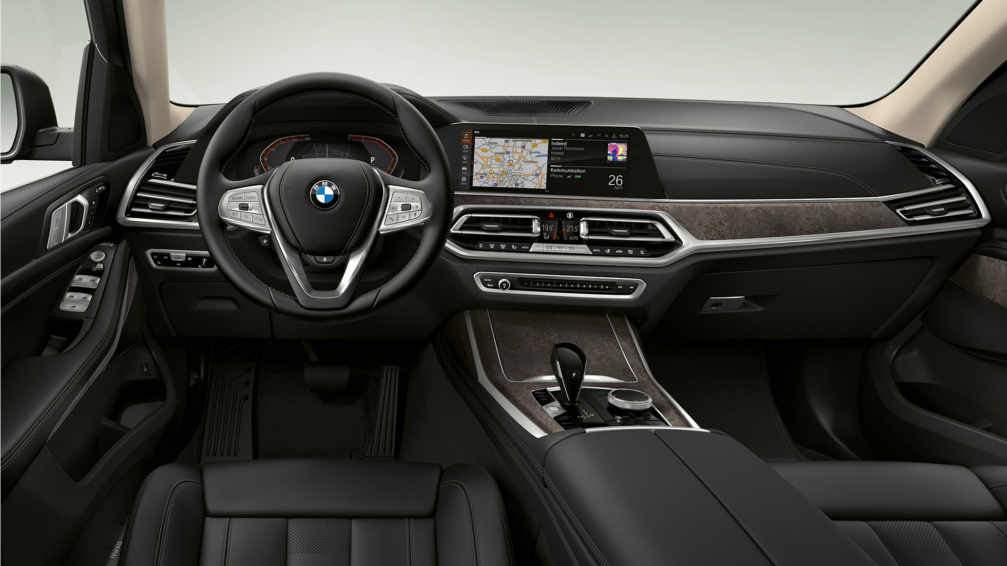BMW X7, Standard equipment cockpit SUV G07 Frontal close-up of the driver's cockpit of the BMW X7 with standard equipment features SUV G07
