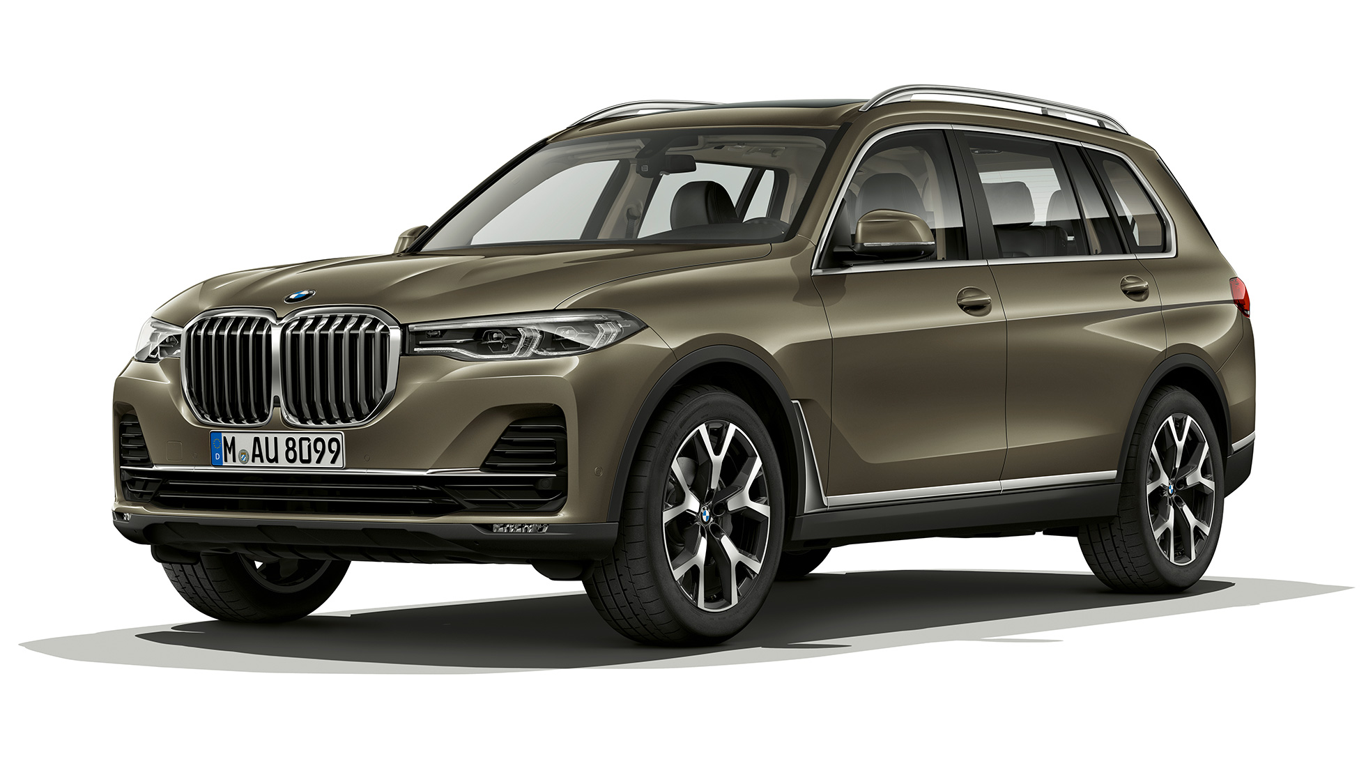 BMW X7 Standard equipment SUV G07 Studio shot of the BMW X7 three-quarter front view in Vermont bronze SUV G07