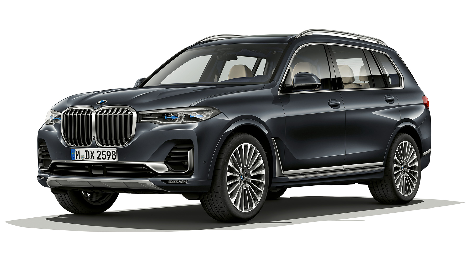 BMW X7 Design Pure Excellence SUV G07 Studio shot of the BMW X7 three-quarter front view in Design Pure Excellence SUV G07
