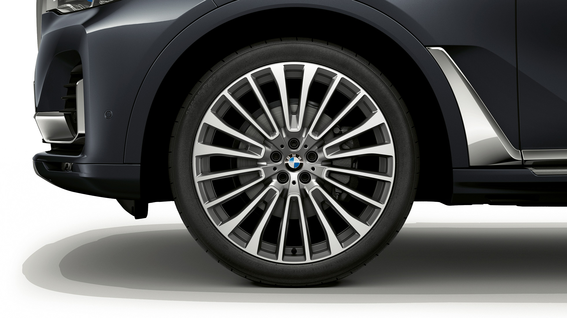 BMW X7, Design Pure Excellence light alloy wheel SUV G07 Close-up of the light alloy wheel of the BMW X7 with Design Pure Excellence features SUV G07
