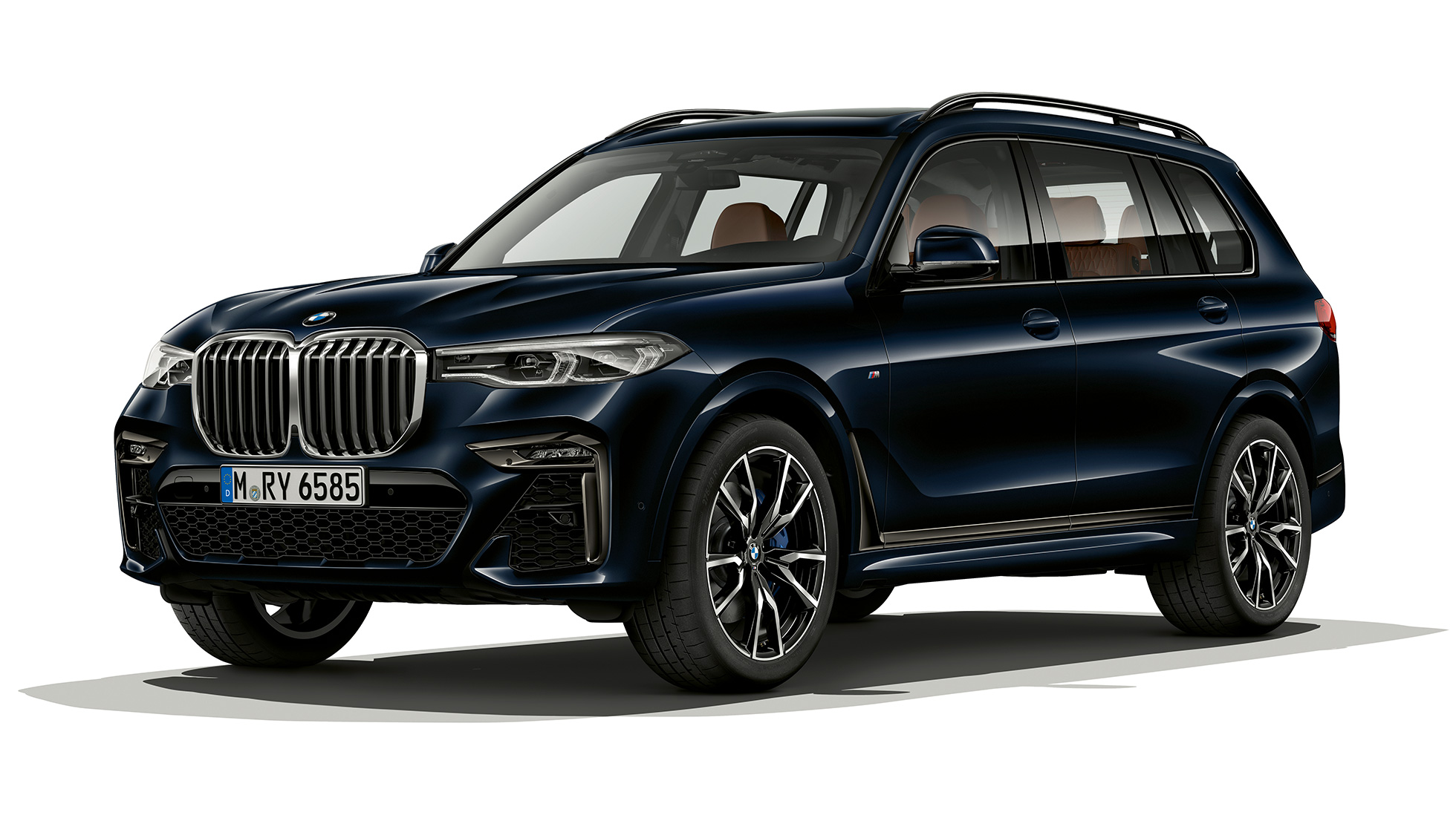 BMW X7 BMW Individual X7 40i xDrive SUV G07 Studio shot of the BMW X7 three-quarter front view as BMW Individual X7 40i xDrive SUV G07