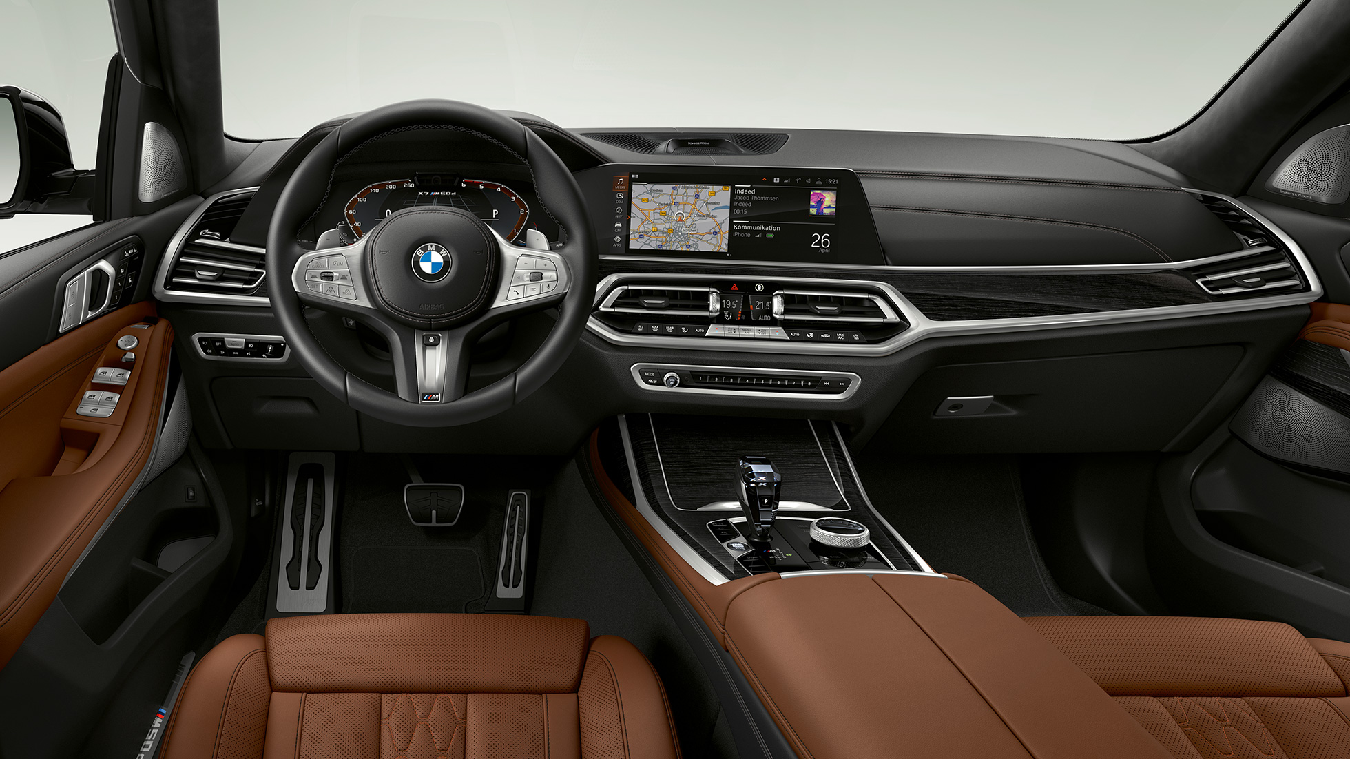 BMW X7, BMW X7 M50d cockpit SUV G07 Frontal close-up of the driver's cockpit of the BMW X7 with BMW X7 M50d features SUV G07