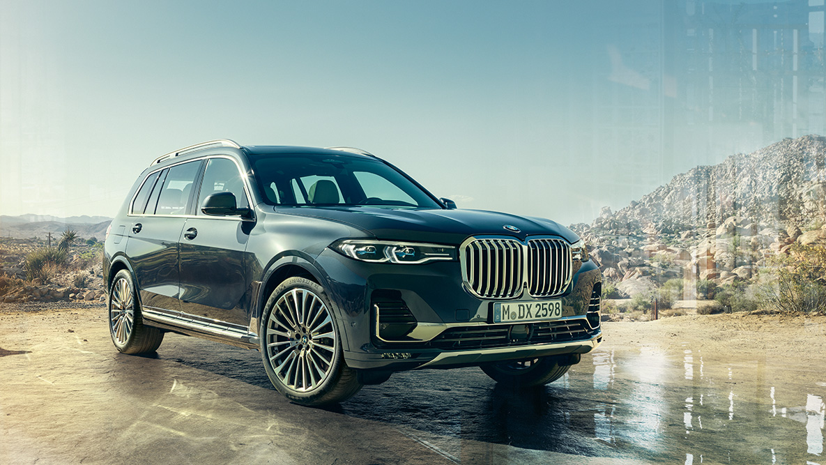 BMW X7 exterior, three-quarters front view SUV G07 BMW X7 exterior: three-quarters front view in front of desert background SUV G07