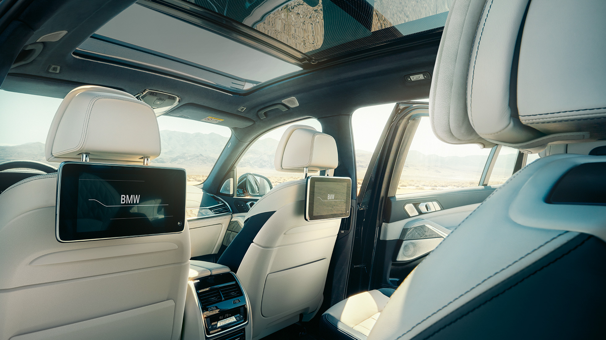 BMW X7 interior SUV G07 BMW X7 interior: perspective from the third row of seats SUV G07