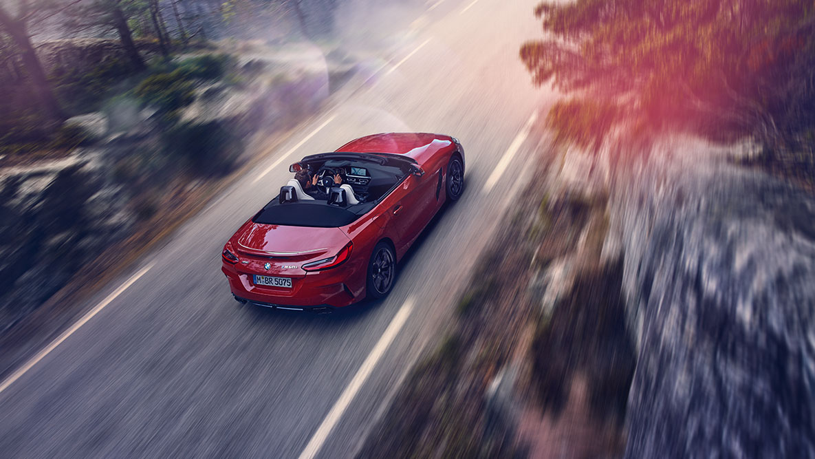 주행 중인 BMW Z4 로드스터 G29 주행중인 BMW Z4 로드스터의 조감도 G29