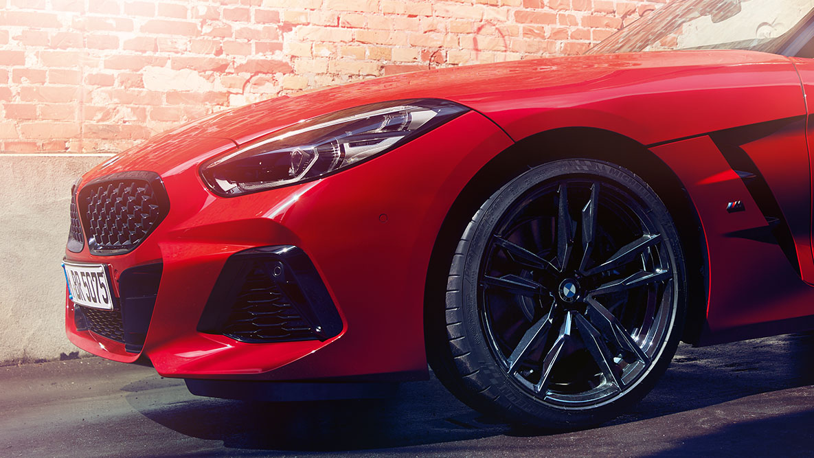 BMW Z4 로드스터 윙 G29 BMW Z4 로드스터의 프론트 및 휠 G29