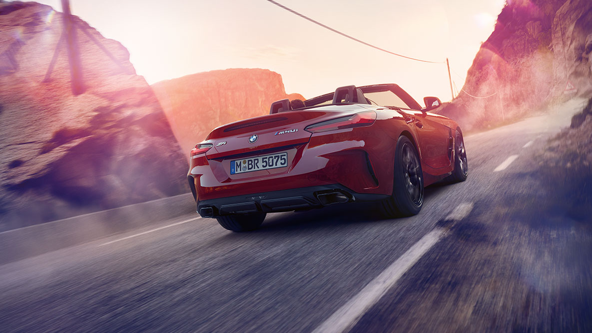 BMW Z4 로드스터 후면 G29 도로를 주행중인 BMW Z4의 후면 G29