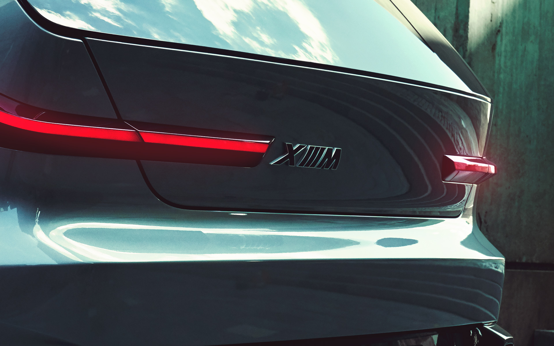 BMW 컨셉 XM (G09) 3/4 후면도- 클로즈업 XM 로고 BMW 컨셉 XM (G09) 3/4 후면도- 클로즈업 XM 로고