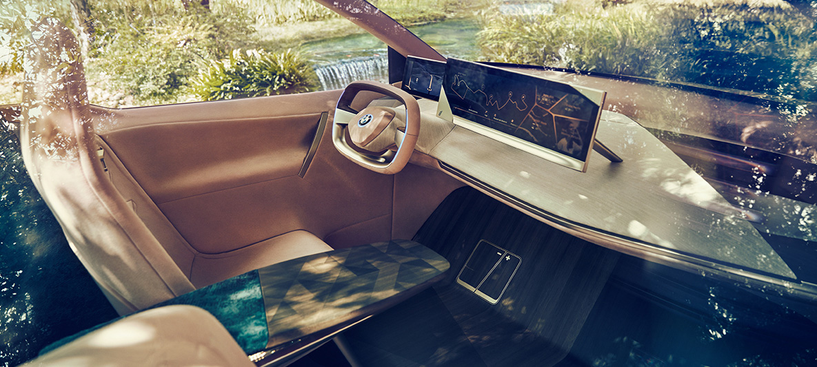 BMW 비전 iNEXT의 인테리어 BMW 비전 iNEXT 인테리어의 운전석과 커피 테이블
