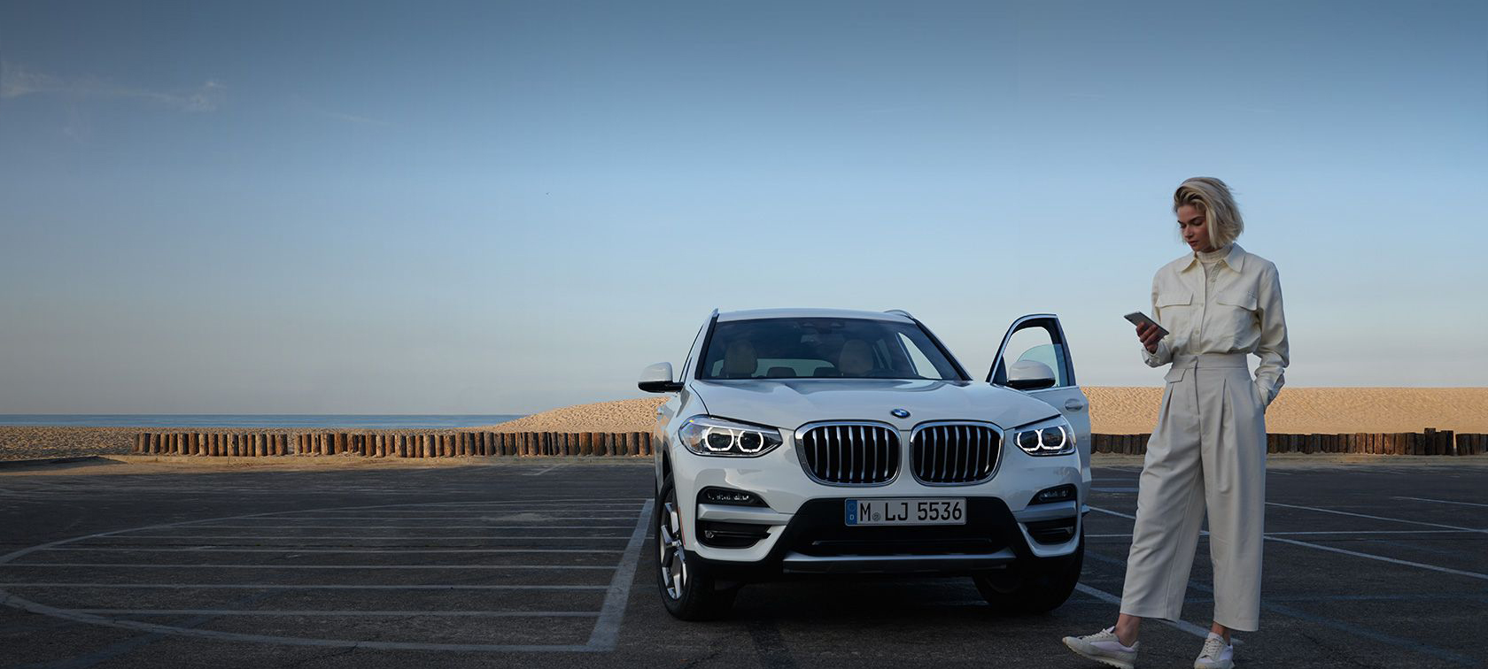 Woman using My BMW App on smartphone Woman using My BMW App on smartphone