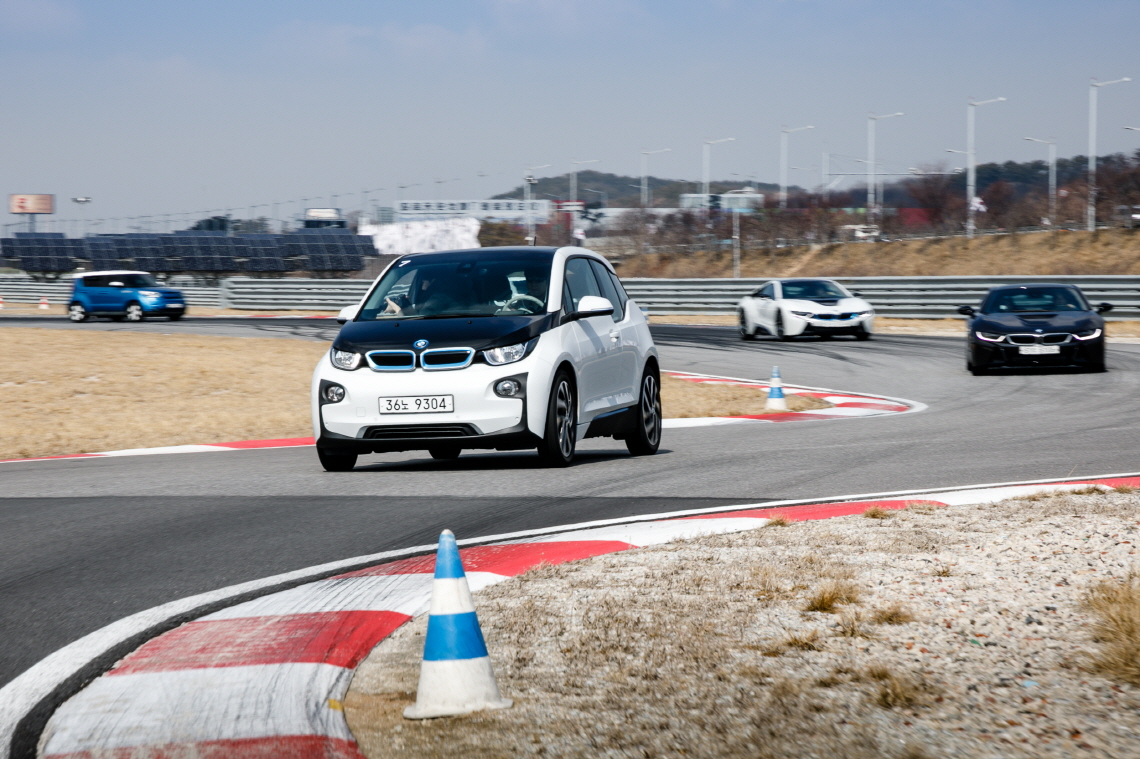 BMW 드라이빙 센터에서 전기차 유저 포럼 ‘이버프’ 행사 개최 BMW 드라이빙 센터에서 전기차 유저 포럼 ‘이버프’ 행사 개최