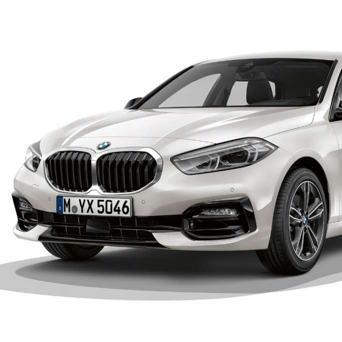 BMW 1 Series Model Sport Line in Mineral White metallic, studio shot three-quarter front F40.