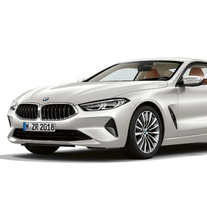 BMW 8 Series Coupé, Mineral White metallic, three-quarter front view G15.
