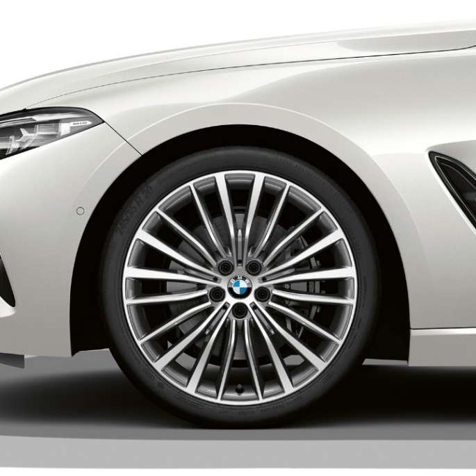 BMW 8 Series Coupé, 19'' light alloy wheels Multi-spoke style 731 Bicolor G15.