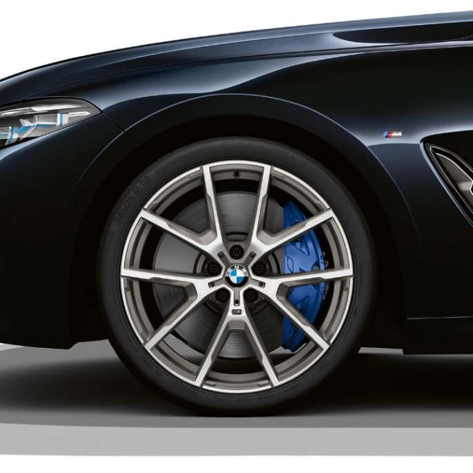 BMW 8 Series Coupé, Carbon Black metallic, 19'' light alloy wheels Double-spoke style 727 M Bicolor G15.