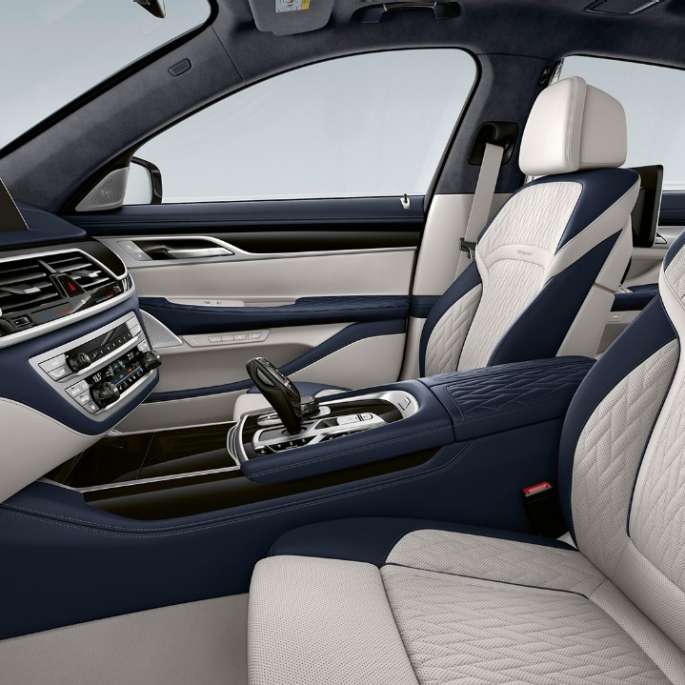 BMW 7시리즈 세단 M 스포츠 패키지의 나파 가죽 내장재