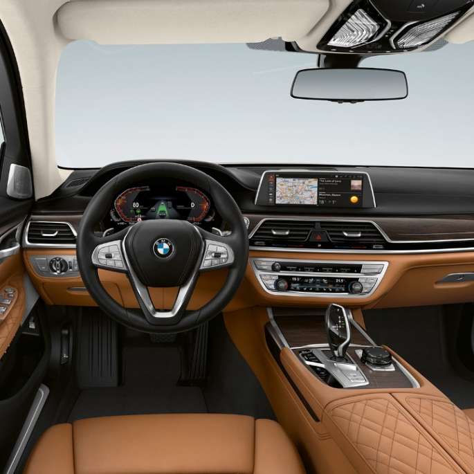BMW 7시리즈 세단과 퓨어 엑설런스 외관 디자인의 내부 인테리어