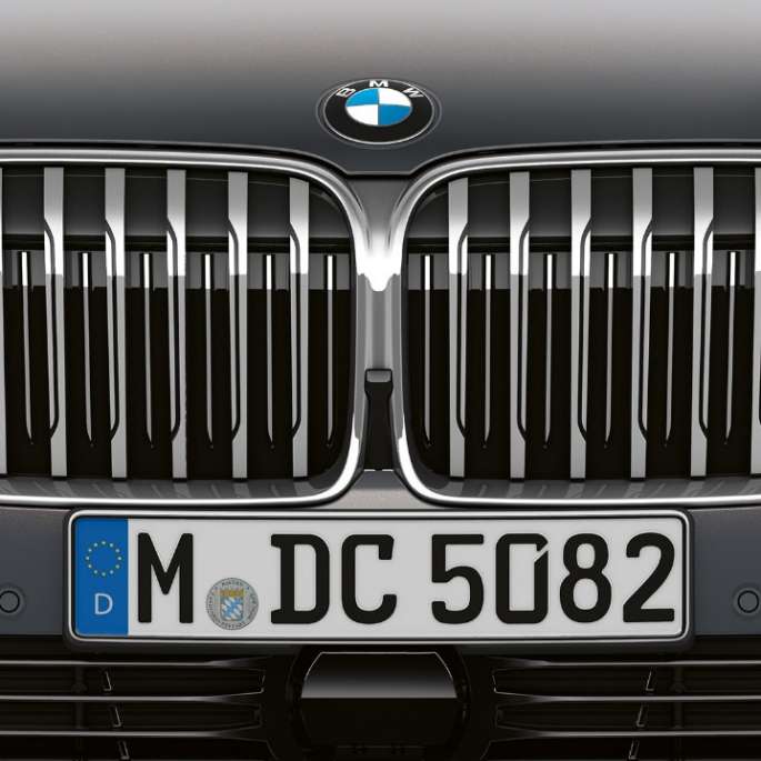 BMW 7시리즈 세단과 퓨어 엑설런스 외관 디자인의 키드니 그릴